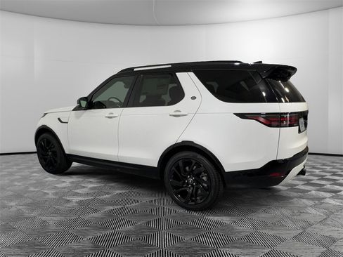 New 2025 Land Rover Discovery Dynamic SE image 3