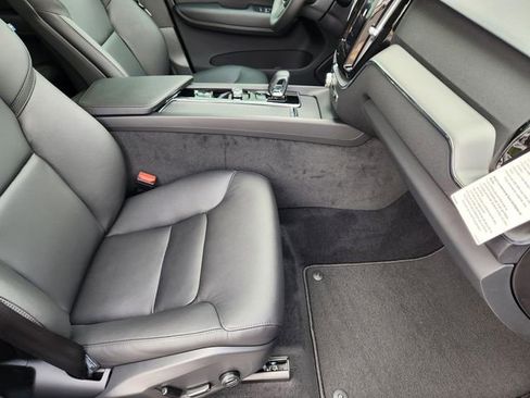 Used 2025 Volvo XC60 B5 Core w/ Climate Package image 15