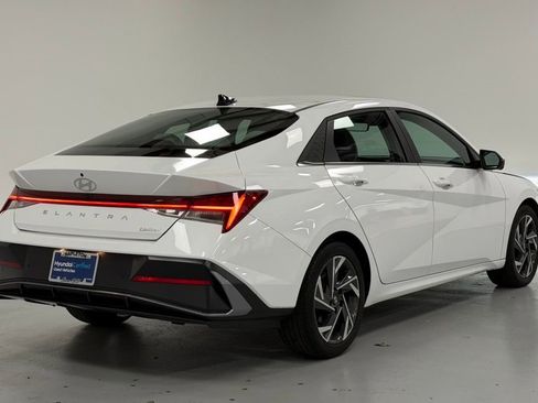 Certified 2024 Hyundai Elantra Limited image 4