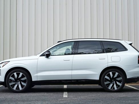 Used 2025 Volvo EX90 Ultra AWD/4WD image 9