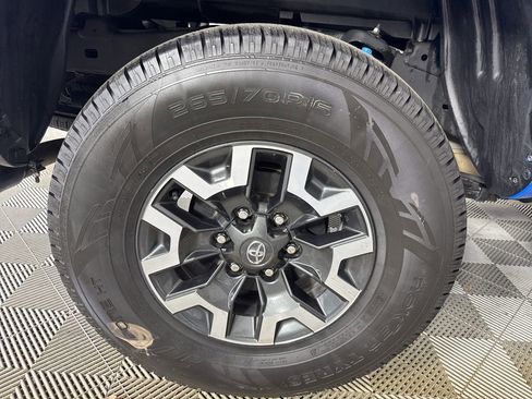 Used 2021 Toyota Tacoma TRD Off-Road image 32