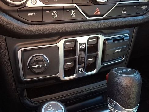 Used 2024 Jeep Gladiator Sport AWD/4WD image 28