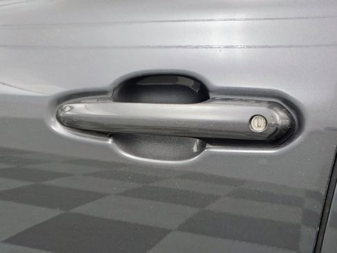 Used 2023 Toyota Highlander LE image 19