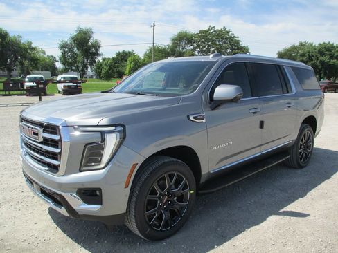 New 2026 GMC Yukon XL Elevation w/ Elevation Premium Package AWD/4WD image 9