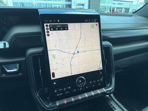 Used 2025 GMC Yukon AT4 image 3