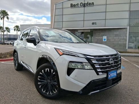 Used 2024 Nissan Rogue Platinum image 1