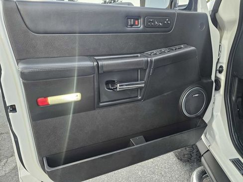 Used 2005 HUMMER H2 w/ Preferred Equipment Group image 6