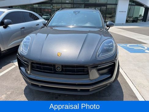 Certified 2023 Porsche Macan AWD/4WD image 3