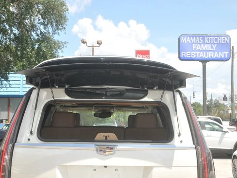 Used 2015 Cadillac Escalade Platinum RWD image 30