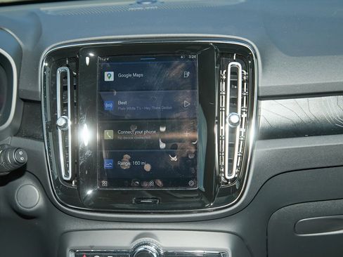 Certified 2023 Volvo XC40 Recharge Ultimate w/ Protection Package Premier image 22