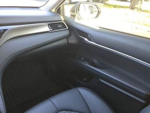 Used 2020 Toyota Camry SE image 16