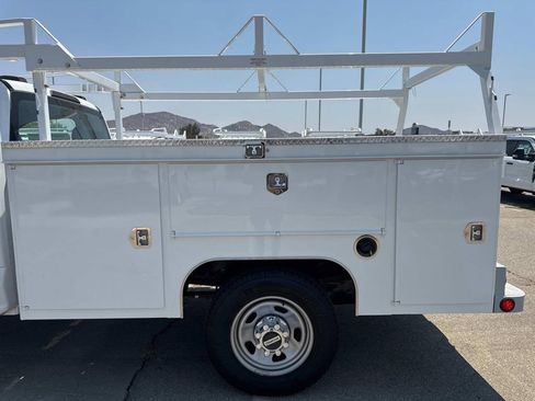 New 2025 Ford F350 XL w/ XL Chrome Package image 15