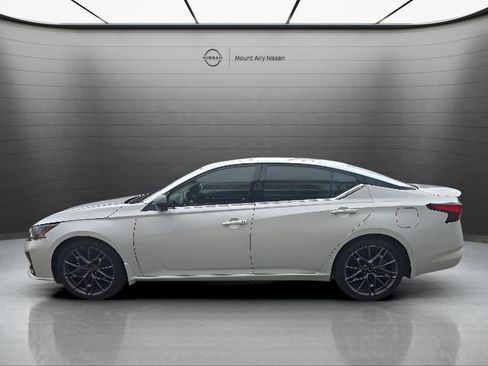 Certified 2023 Nissan Altima 2.0 SR FWD image 7