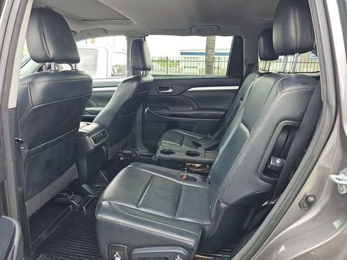 Used 2016 Toyota Highlander XLE AWD/4WD image 8