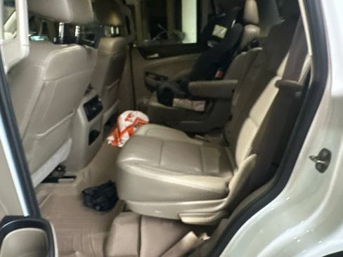 Used 2017 GMC Yukon SLT w/ HD Trailering Package RWD image 4