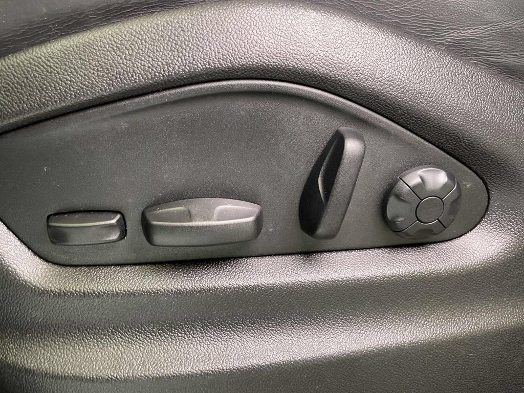 Certified 2023 Porsche Cayenne AWD/4WD image 17