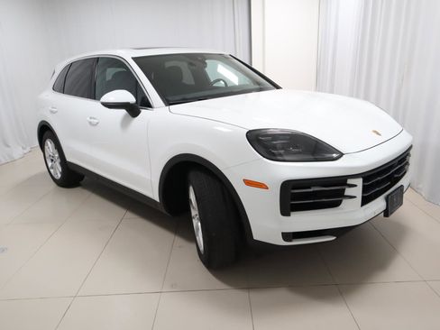 Used 2024 Porsche Cayenne AWD/4WD image 7