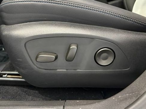 New 2025 Chevrolet Equinox EV LT FWD image 15