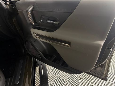 Used 2025 GMC Hummer EV 2X AWD/4WD image 30