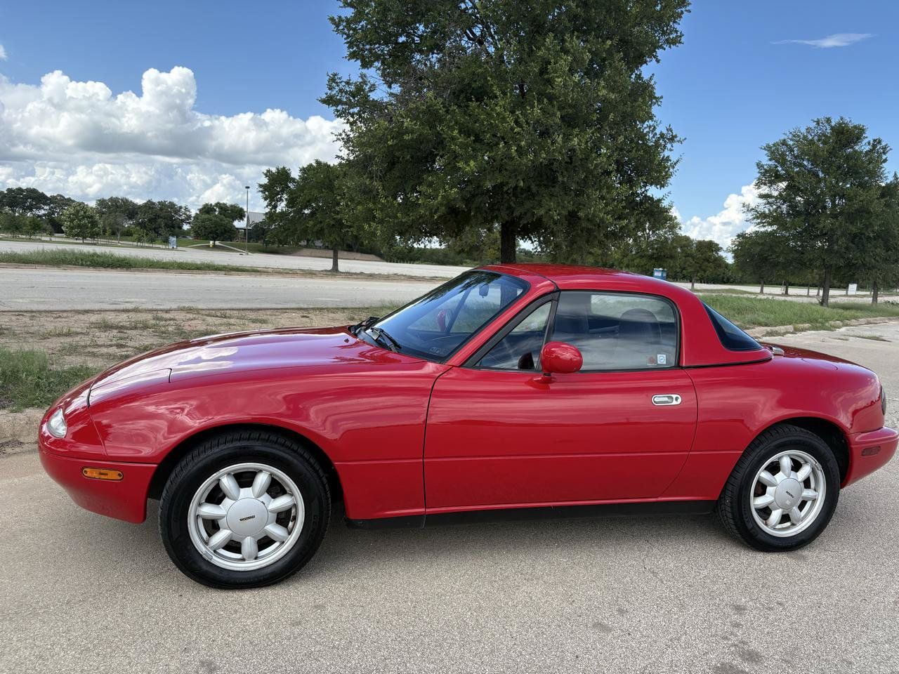 Used 1991 MAZDA MX-5 Miata RWD image 2