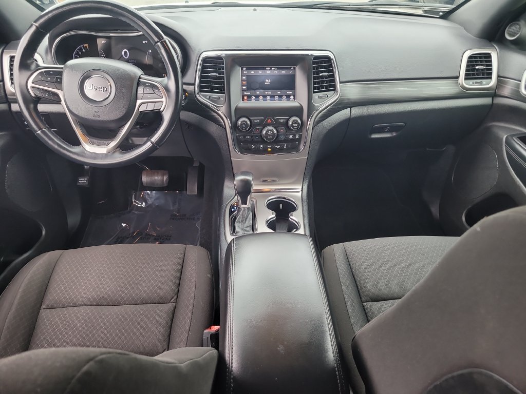 Used 2020 Jeep Grand Cherokee Laredo AWD/4WD image 14