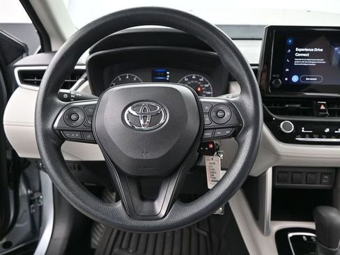 Used 2023 Toyota Corolla Cross L image 7