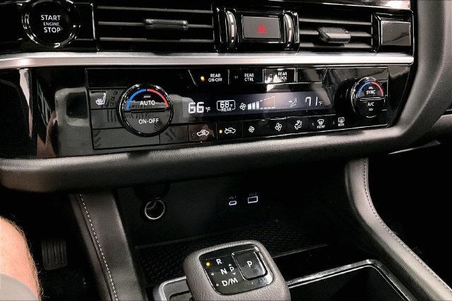 Used 2025 Nissan Pathfinder SV FWD image 29