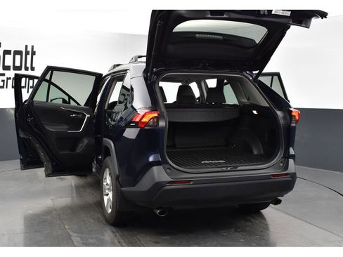 Used 2021 Toyota RAV4 XLE w/ Convenience Package image 27