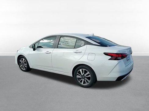 Used 2025 Nissan Versa SV image 5