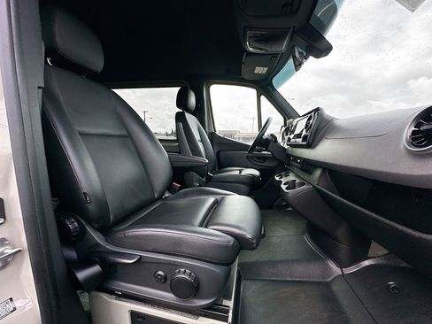 Used 2025 Mercedes-Benz Sprinter 2500 image 24