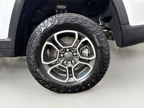Used 2024 Jeep Grand Cherokee Trailhawk w/ Luxury Tech Group III AWD/4WD image 30