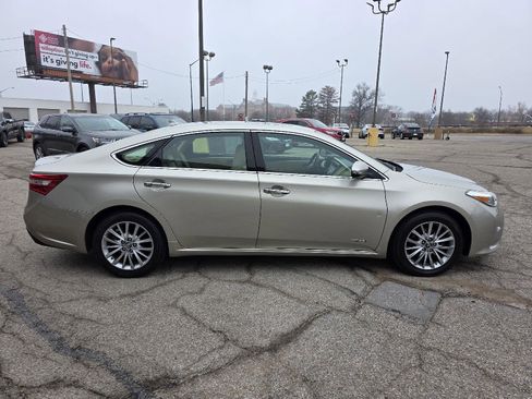 Used 2018 Toyota Avalon Limited image 49