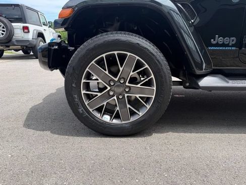 Used 2023 Jeep Wrangler Unlimited Sahara AWD/4WD image 18