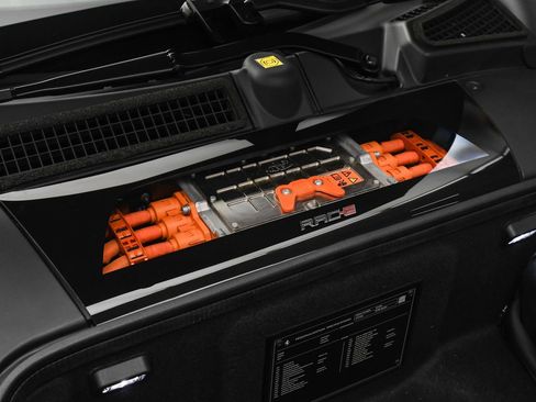 Used 2025 Ferrari SF90 Spider image 30