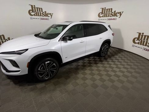 Used 2026 Buick Enclave Sport Touring w/ Power Package FWD image 4