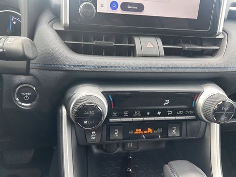 Used 2025 Toyota RAV4 SE w/ Convenience Package image 27