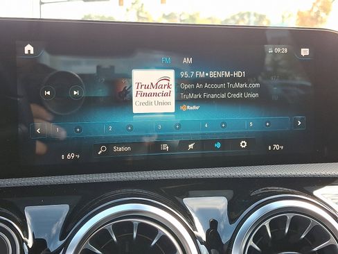 Certified 2022 Mercedes-Benz CLA 250 4MATIC image 17