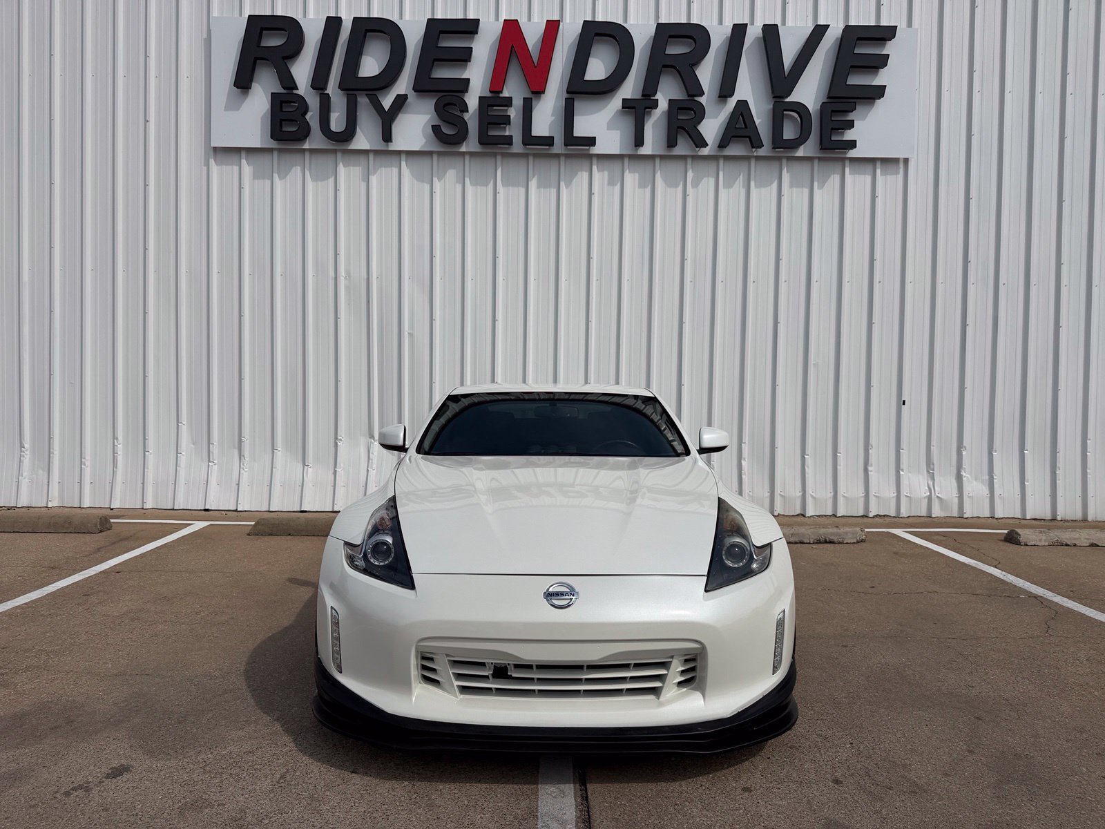 Used 2019 Nissan 370Z Coupe RWD image 11