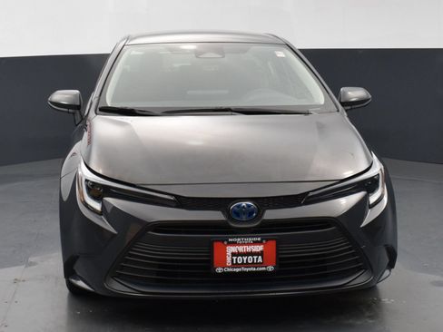 Used 2025 Toyota Corolla LE w/ LE Premium Package FWD image 7