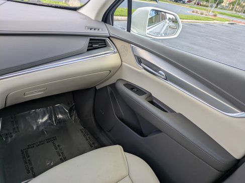 Used 2019 Cadillac XT5 Luxury FWD image 16