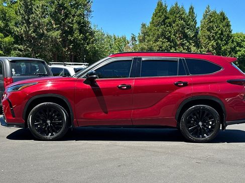 Used 2024 Toyota Highlander XSE AWD/4WD image 7