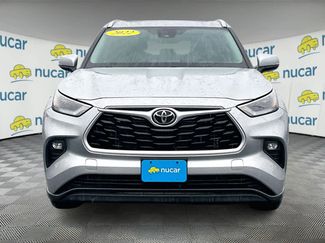 Used 2022 Toyota Highlander XLE video 2