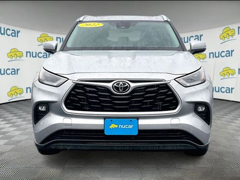 Used 2022 Toyota Highlander XLE image 2