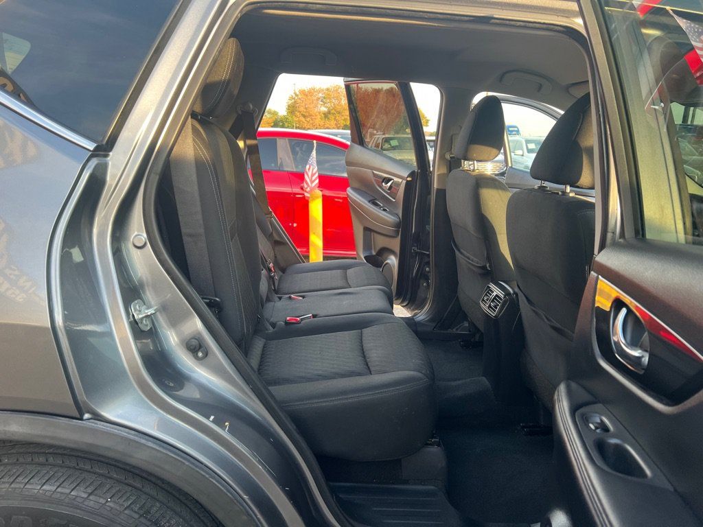 Used 2018 Nissan Rogue SV FWD image 12