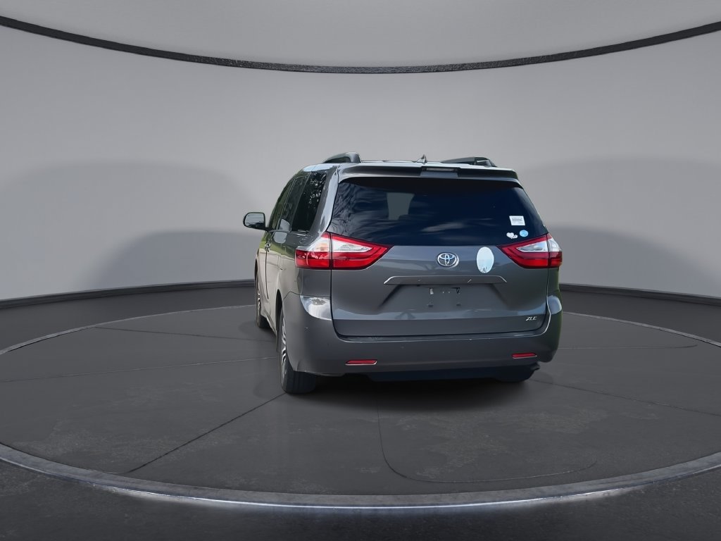 Used 2018 Toyota Sienna XLE w/ XLE Navigation Package FWD image 7