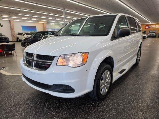 Used 2016 Dodge Grand Caravan SE w/ Quick Order Package 29E SE FWD image 2