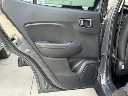 Used 2024 Hyundai Venue Limited FWD image 21