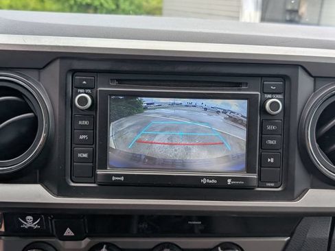 Used 2017 Toyota Tacoma SR5 w/ Tow Package AWD/4WD image 20