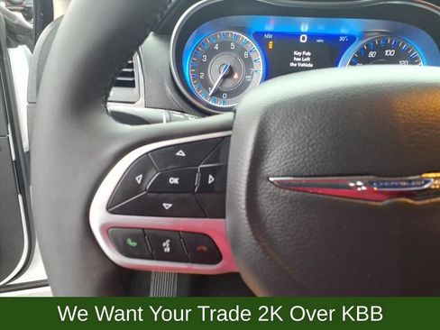 Used 2023 Chrysler 300 Touring L image 29