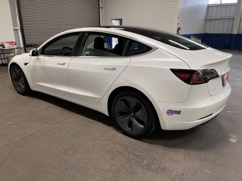 Used 2019 Tesla Model 3 Standard Range Plus image 3